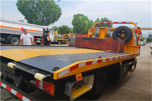 榆树附近拖车电话号码服务